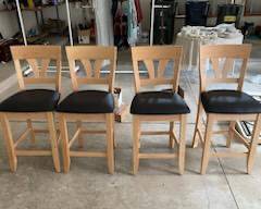 Beautiful barstools brand new paid $300 each the whole set of four of them for $600 or best offer