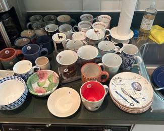 F63 - Kitchen items are priced individually - lots available to choose from!