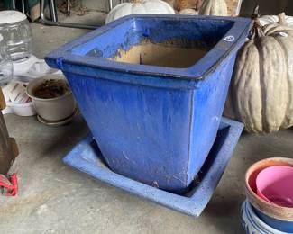 F169 - $30 2 pieces blue planters