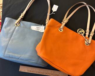 F96 - $65 Michael Kors New With Tags "surf" tote. $65 Orange Tote. 