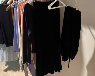 F138 - Lots of ladies clothing. 