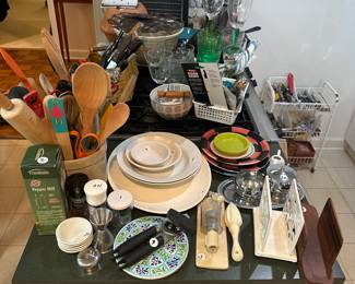 F69 - Kitchen items are priced individually - lots available to choose from!