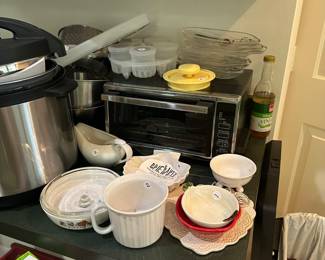 F66 - Kitchen items are priced individually - lots available to choose from!