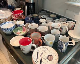 F65 - Kitchen items are priced individually - lots available to choose from!