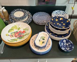 F61 - Kitchen items are priced individually - lots available to choose from!