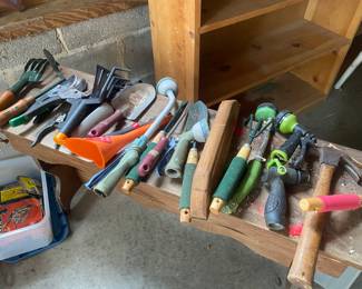 F166 - Misc small gardening tools