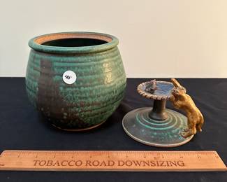 F32 - $40 - Figural Pottery. Signed by "Marsha and Silvan". Lid has cat and bird bath. No issues noted. 