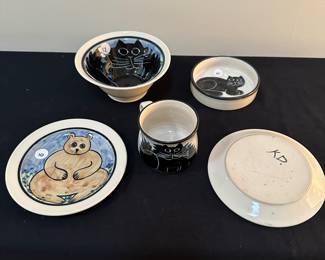 F15 - Karen Donleavy signed "KD" pottery. Prices range from $8-12