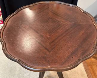 F50 - $45 pie crust side table. Measures 22" wide by 26" tall. Wiggly