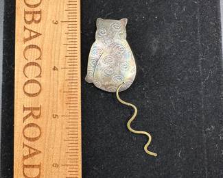 J52 - $20. Sterling Cat Brooch with swinging tail. Signed "Molly Shays"