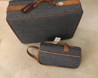 F101 - $75. Vintage Hartmann 2 Piece Luggage Set. Very good vintage condition. 