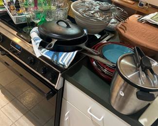 F71 - Kitchen items are priced individually - lots available to choose from!