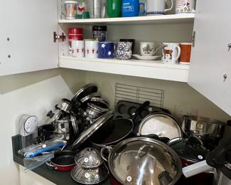 F67 - Kitchen items are priced individually - lots available to choose from!