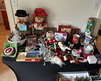 F115 - Lots of holiday decor. 