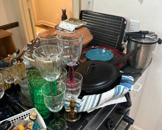 F68 - Kitchen items are priced individually - lots available to choose from!