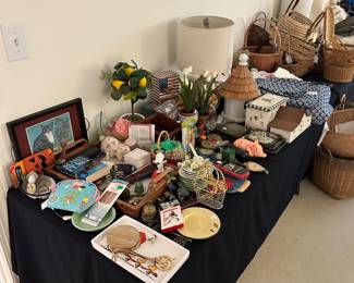 F103 - Lots of small decor items