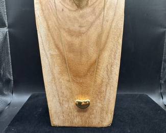 J10 - $750. Tiffany & Co. 18kt Peretti Bean Necklace. Measures 15". 