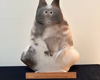 F29 - $150 - 1983 Dewey studio "Fat Cat" Measures 19" tall. No issues / chips noted!