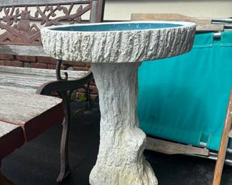 Concrete two piece birdbath 