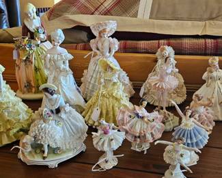 Closeup of the figurines