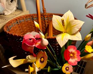WOODEN CARVED FLOWERS / BASKETS