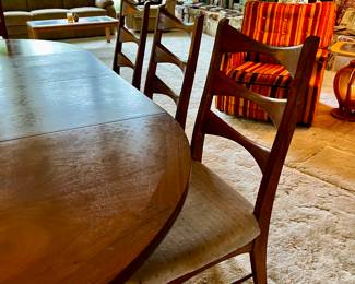 Mid Century Dining Room Table & Chairs Lane Rhythm - Comes with 2 leafs. Use as round or larger oval. 8 MCM Cats Eye Chairs 
