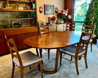 Mid Century Dining Room Table & Chairs Lane Rhythm - Comes with 2 leafs. Use as round or larger oval. 