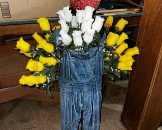 STANDING PANTS FLOWER POT