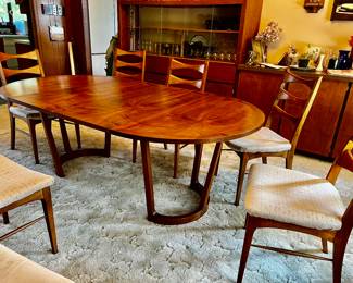 Mid Century Dining Room Table & Chairs Lane Rhythm - Comes with 2 leafs. Use as round or larger oval. 8 MCM Cats Eye Chairs 