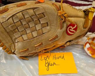 LEFT-HANDED BASEBALL GLOVE