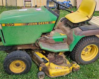 JOHN DEERE RIDING MOWER