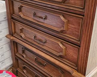 CHEST OF DRAWERS