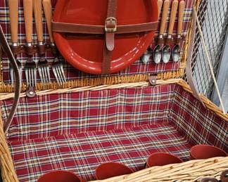 PICNIC BASKET