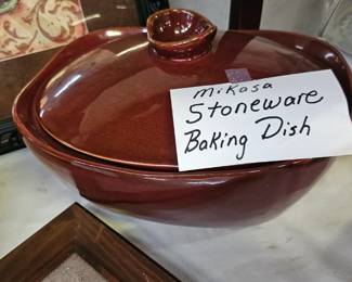 MIKASA STONEWARE BAKING DISH