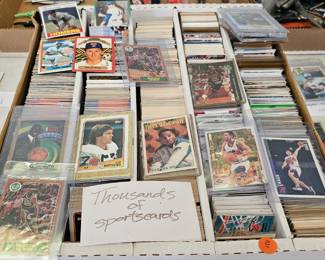 LOT OF BASEBALL CARDS