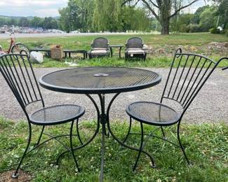 WROUGHT IRON TABLE 2 CHAIRS