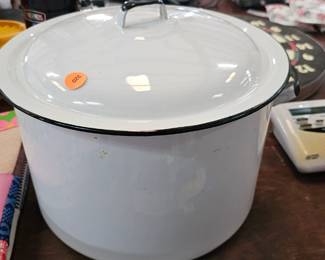 ENAMEL POT WITH LID