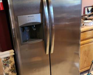 nice Frigidaire refrigerator clean 