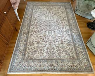 Machine Made Turkish Floral Rug (100"L x 60"W)