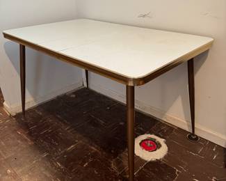 Mid-Century Modern Adjustable Length Dining Table in Fabulous Condition (30"W x 29"H x 40"L with additional 8" Leaf)