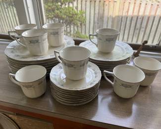 Noritake "Southern Lace" Ivory China (32pc)