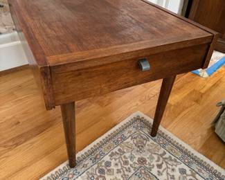 American of Martinsville Mid-Century Modern 1 Drawer End Table (27"D x 20"W x 20"H)