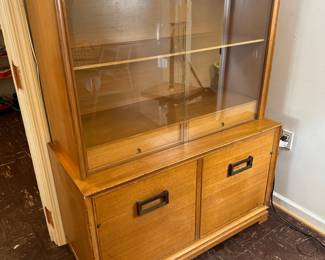 Red Lion Table Company Mid-Century Modern 2 Sliding Glass Door / 4 Drawer / 2 Door Hutch (20"D x 44"W x 57"H)