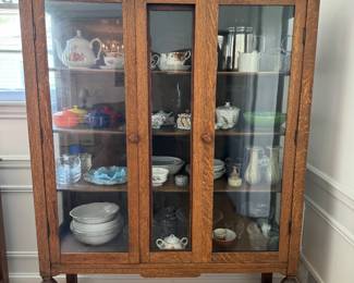 Antique Tiger Oak 2 Door Curio Cabinet on Casters (16"D x 47"W x 63"H)