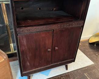 Mid-Century Modern Record Album Cabinet (16-1/2"D x 34"H x 23-1/2"W)