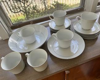 Crown Victoria "Lovelace" Porcelain China (16pc)