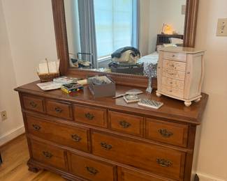 Bassett Furniture 8 Drawer Dresser(58"W x 19"D x 33"H) with Mirror (48"W x 34"H)