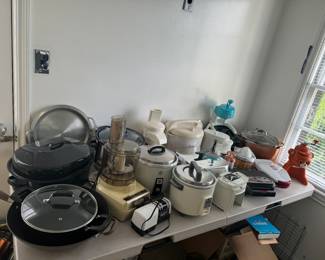 Collection of Pots, Copper Pans, Rice Cookers and Kitchen Appliances