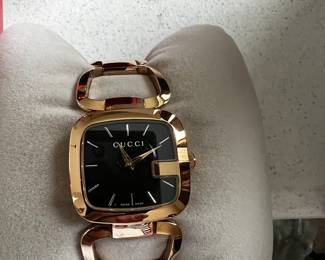 Tell time in classic & timeless style with our gorgeous  Gucci watches - gold & silver tone watches available. 