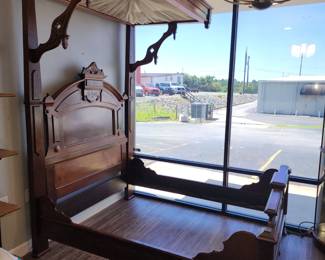 Side view of 1/2 Tester bed